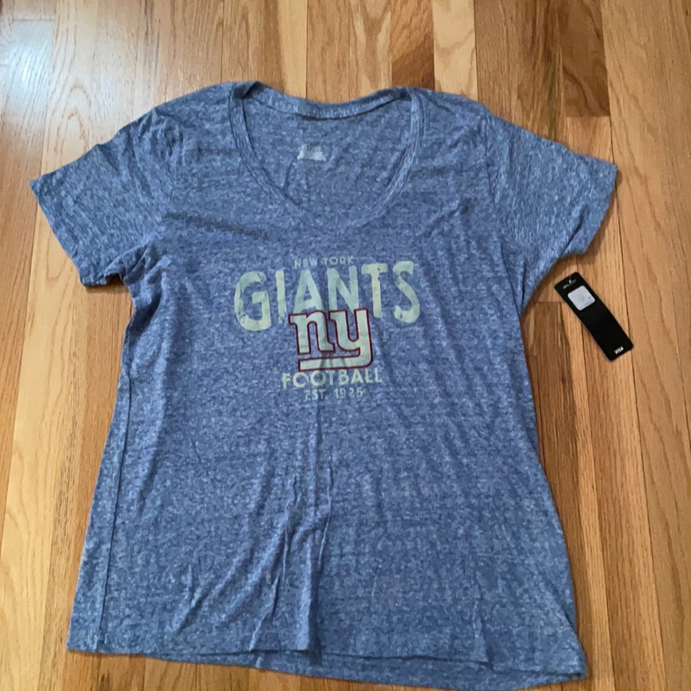 🎉HP4/5🎉NWT Women’s XXL NFL NY Giants V-Neck Tee